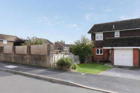 **HUGE CORNER PLOT**Richborough Drive, Charlton, Hampshire