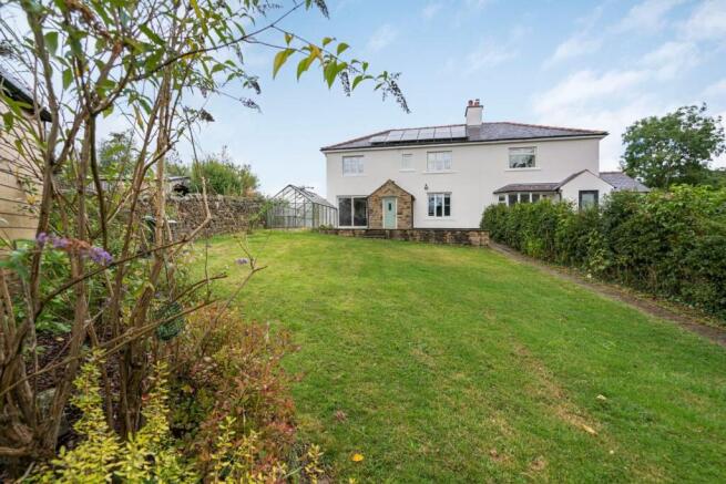 4 bed Semi-Detached to rent Image 5