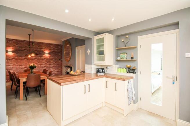 3 bed Detached Bungalow for sale Image 4