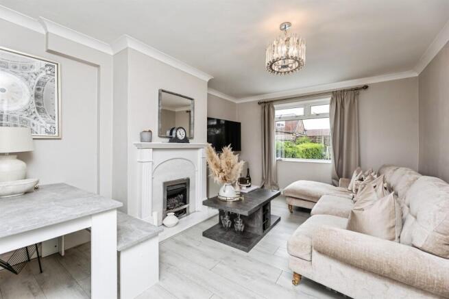 3 bed Semi-Detached for sale Image 4