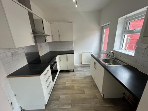 3 bed Terraced to rent Image 4