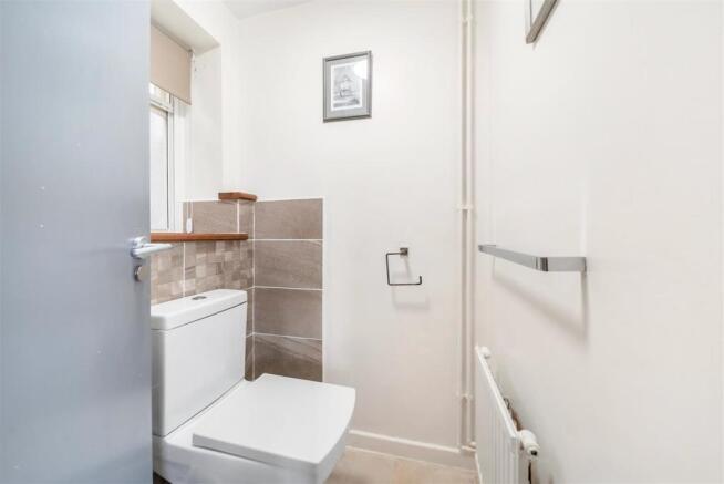 GUEST CLOAKROOM