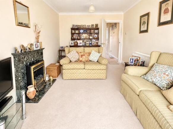 Living Room1.jpg
