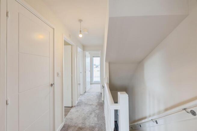 3 bed Semi-Detached for sale Image 8