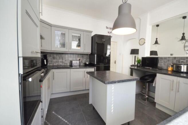 4 bed Semi-Detached for sale Image 8