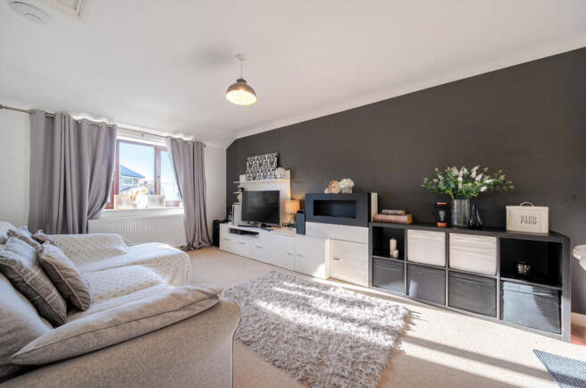 1383189-38-692700...