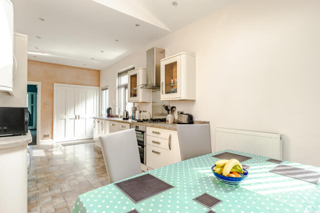 4 bed Detached for sale Image 10