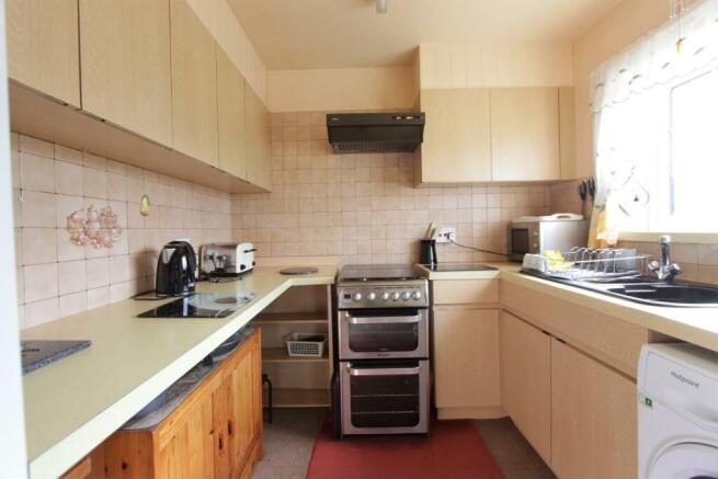 4. Kitchen .jpg