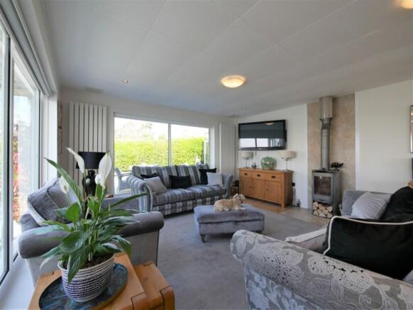 LOUNGE AREA2