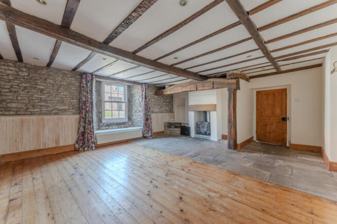 5 bed Detached for sale Image 9