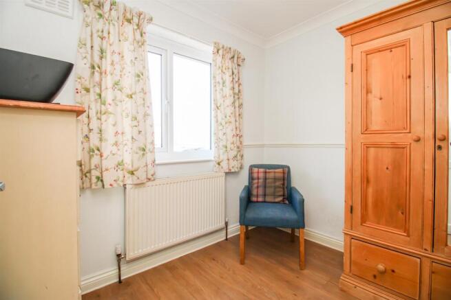 3 bed Semi-Detached Bungalow for sale Image 10