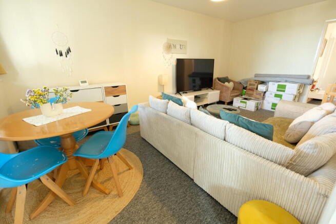 SITTING/DINING ROOM