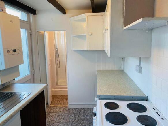 kitchen landlord phot.jpeg