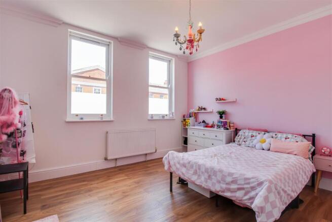 4 bed Semi-Detached for sale Image 7