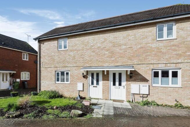 2-bed house on The Poplars, Huntingdon, £80,000