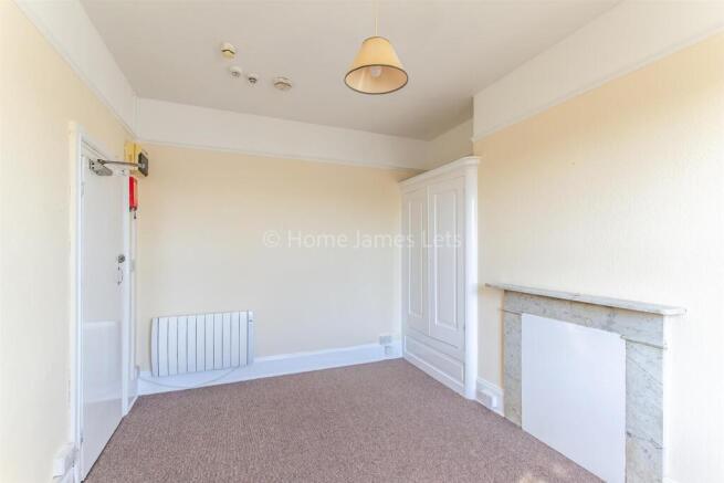 18772629 Bedsit(1).jpg