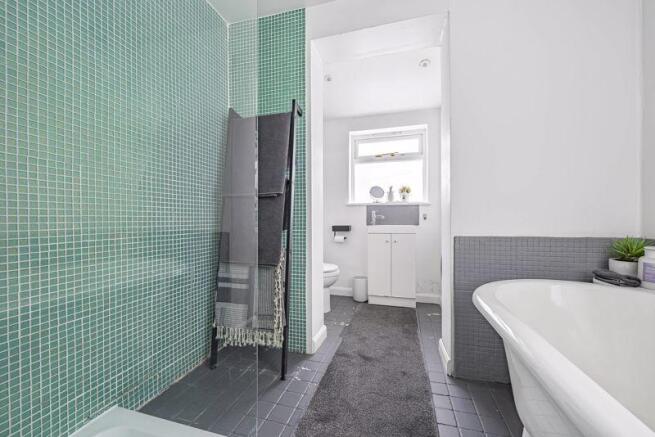 Bathroom shot 2