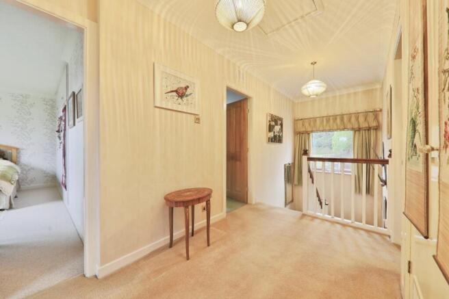 5 bed Detached for sale Image 9