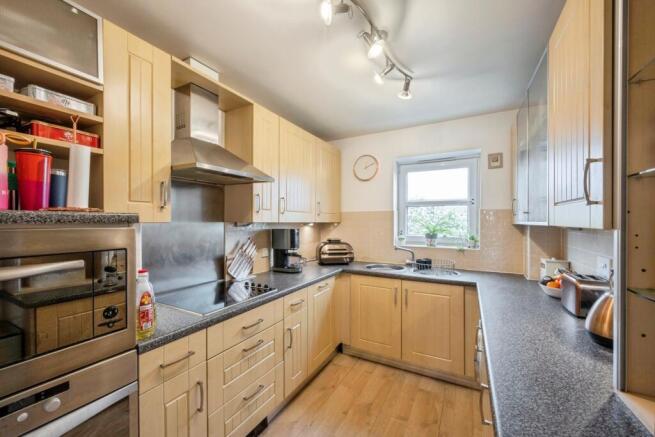 2 bed Flat for sale Image 6