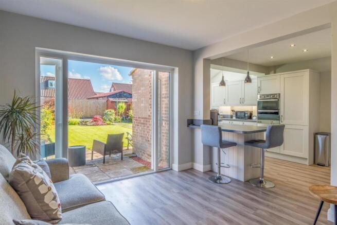 lounge & kitchen-2.jpg