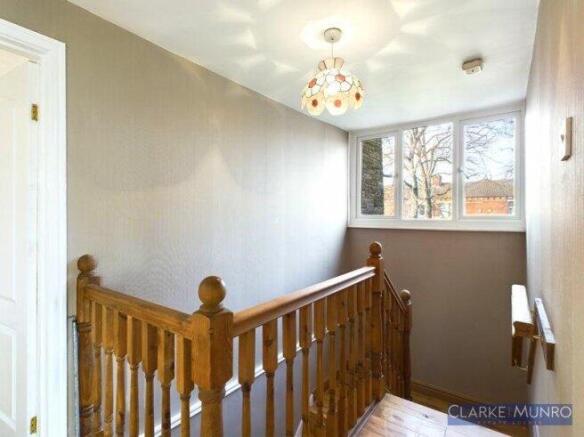 3 bed House Share to rent Image 5
