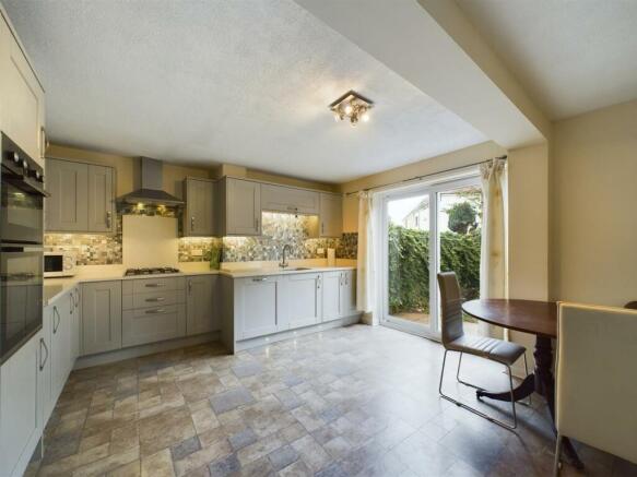 Kitchen 1.jpg
