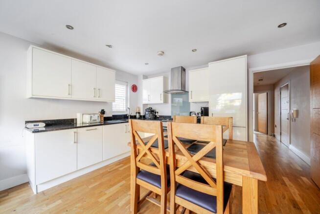 Byfleet Road, New Haw, Surrey, KT15 photo 3