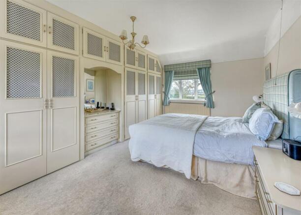 Awbridge House-bed1b.jpg