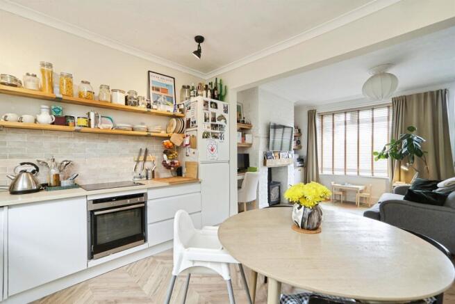 3 bed Terraced for sale Image 3