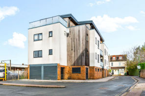 Flat 8, Arun Court, Station Close, Horsham RH13 5UB