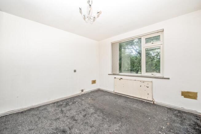 5 bed Bungalow for sale Image 9