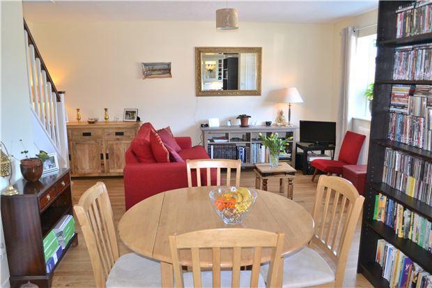 Dining area to Lounge