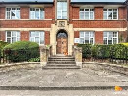 Flat 12, 53 Copsham House, Broad Street, Chesham HP5 3EA