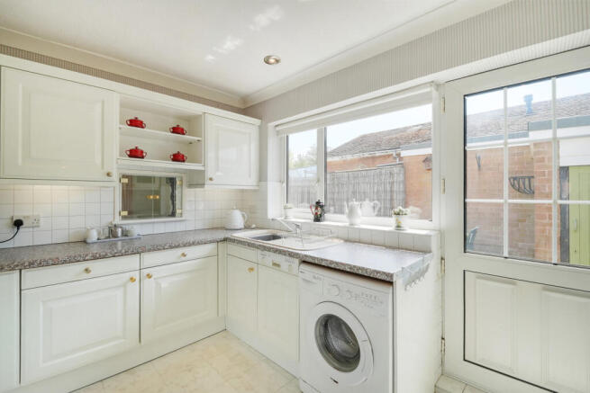 2 bed Detached Bungalow for sale Image 7