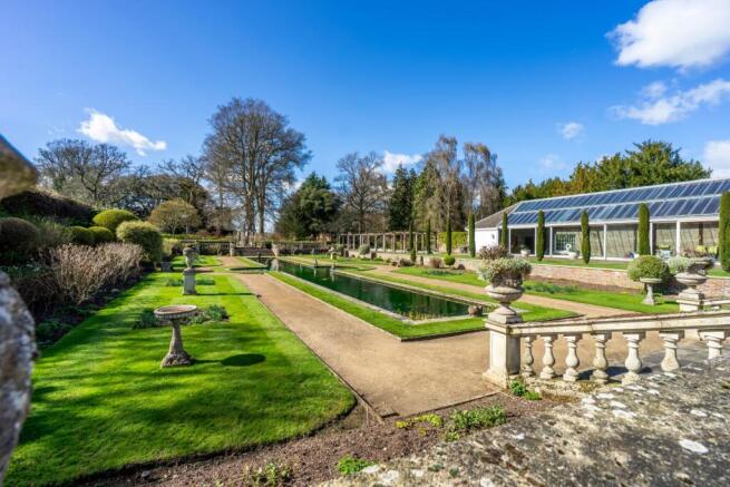 Italian-Style Garden