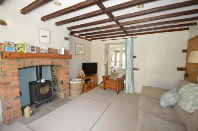 EVENUNDER COTTAGE,  KINETON (S.ROOM 1)  resize.jpg