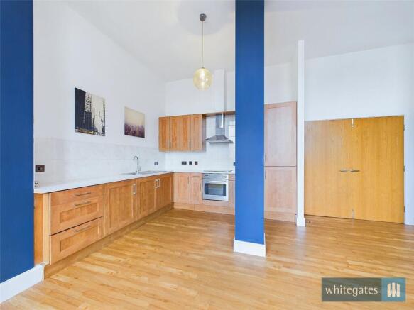 2 bed Apartment to rent Image 4