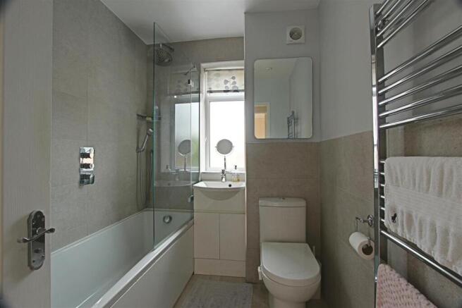 Meadow Close, Tring photo 4