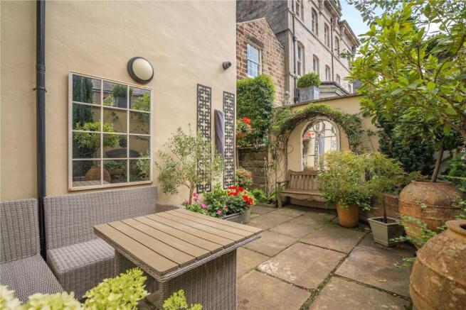 5 bed Terraced for sale Image 7