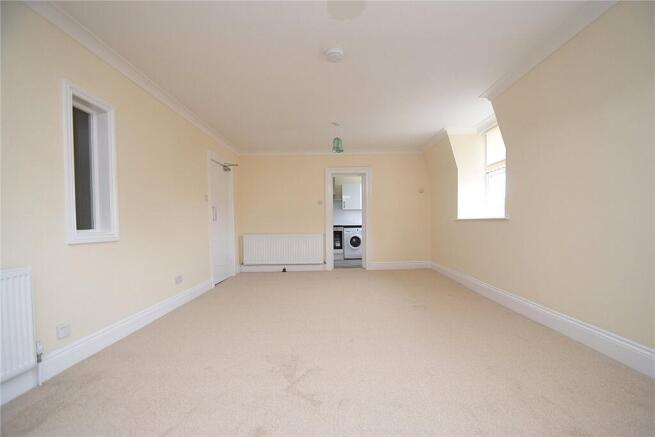 2 bed Apartment to rent Image 3