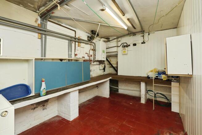 2 bed Ground Flat for sale Image 11