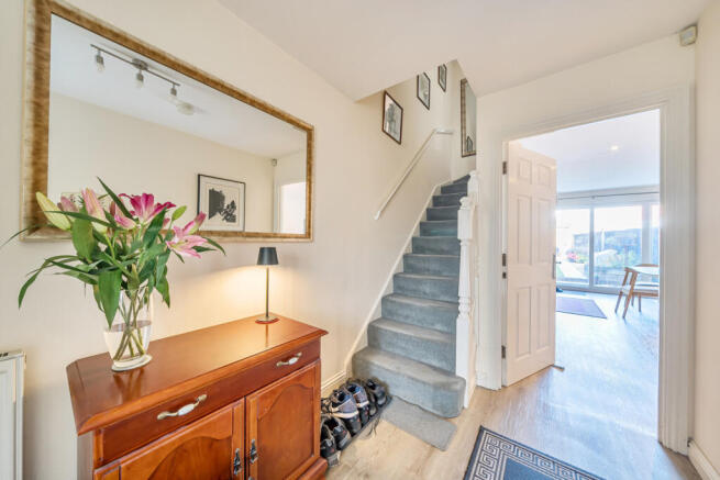 1370470-16-68f8e2...