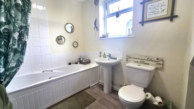 2 bed Apartment to rent Image 4
