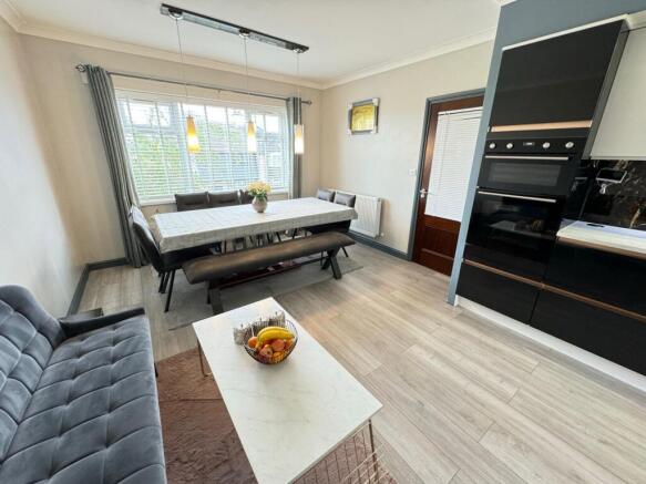 6 bed House for sale Image 5
