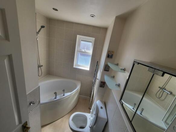 36 pemberton bathroom.JPG