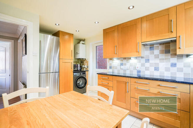 6 bed Detached for sale Image 7