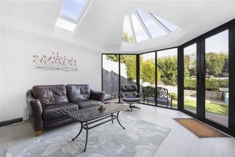 Highwoods Drive, Marlow Bottom