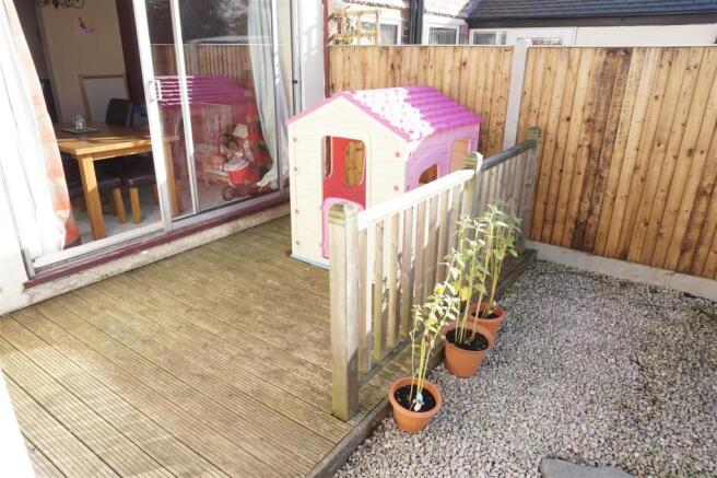 LANDSCAPED REAR GARD