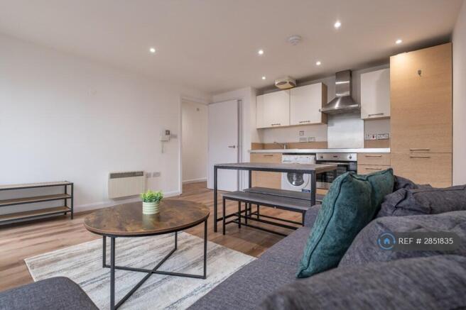 2 bed Flat to rent Image 9