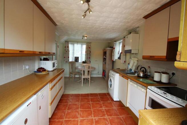 KITCHEN/DINING ROOM